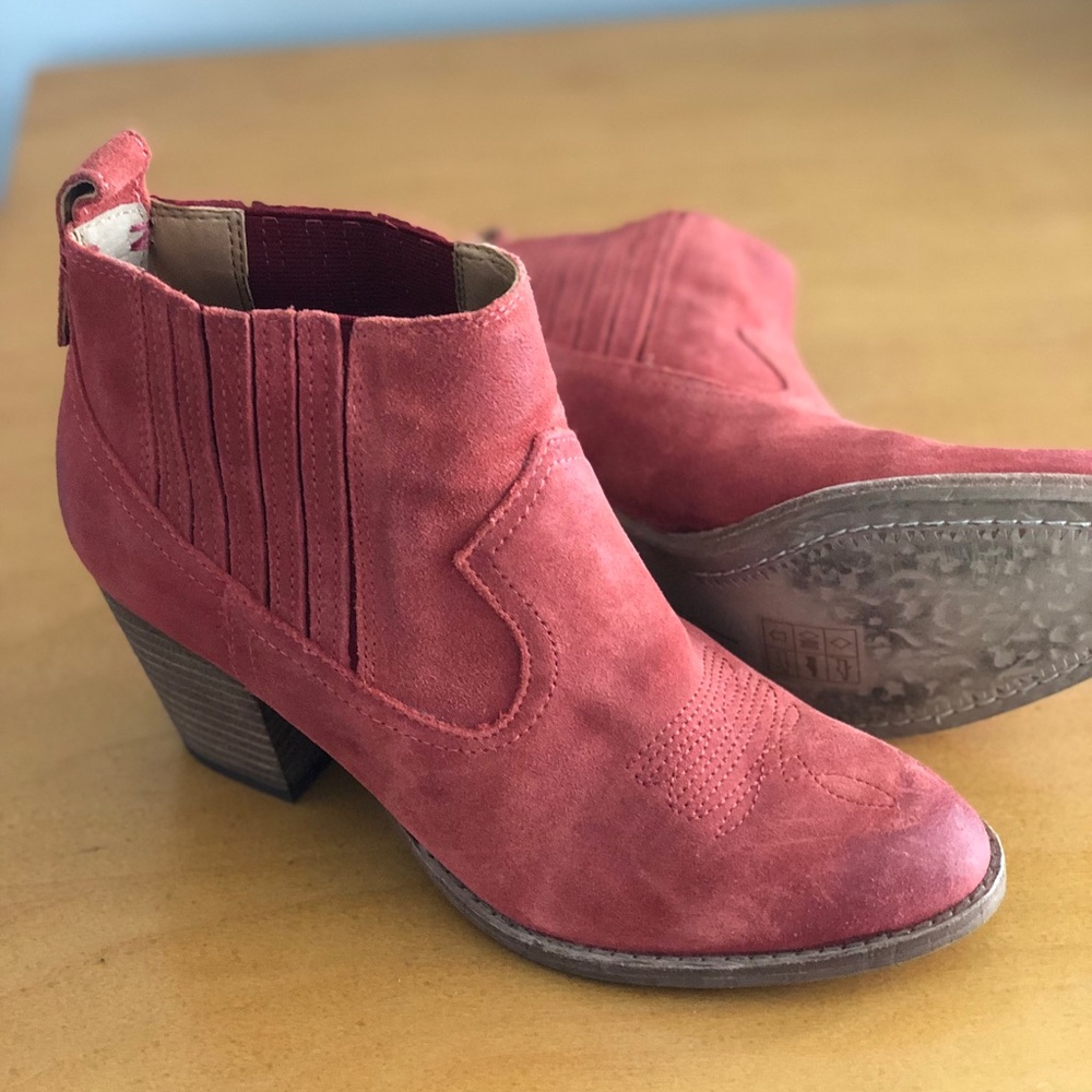 Chelsea suede rose colored boots-sz 6